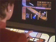 Kira aktivuje zbra�ov� syst�my Defiantu